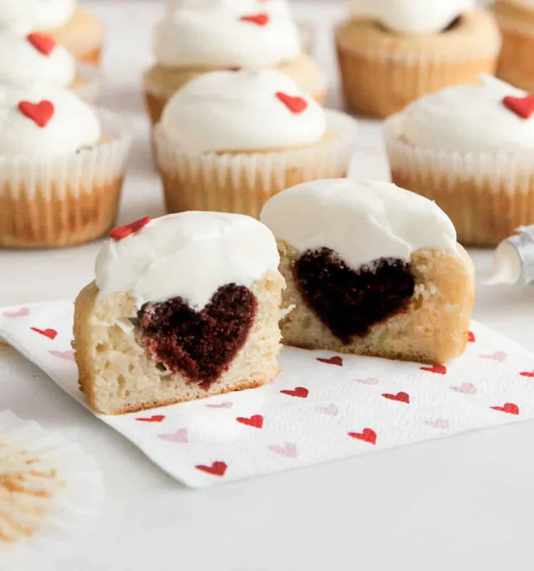 Dessert für verliebte Red Velvet Muffins mit Überraschung Rezept