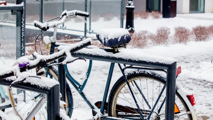 Fahhrad im Winter enteisen Tipps Fahrradschloss eingefroren was tun