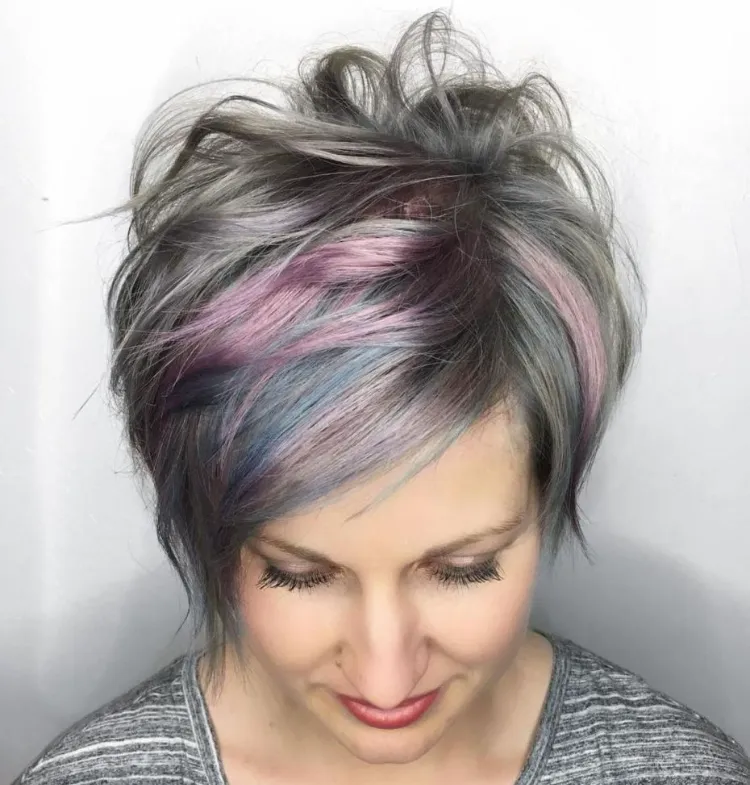 Haarfarben Trends 2022 Pixie Cut für graue Haare Bilder