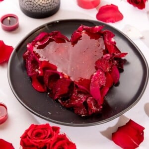 Herzförmiger Kuchen backen Valentinstag Dessert Rezepte
