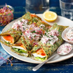 Herzhafte Pfannkuchen Füllung Spinat und Räucherlachs Pfannkuchen