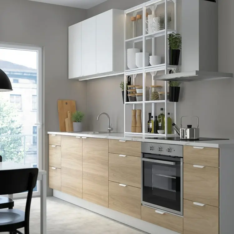 Ikea Küche 2022 - Enhet in Naturholz und Weiß mit offenem Regalsystem