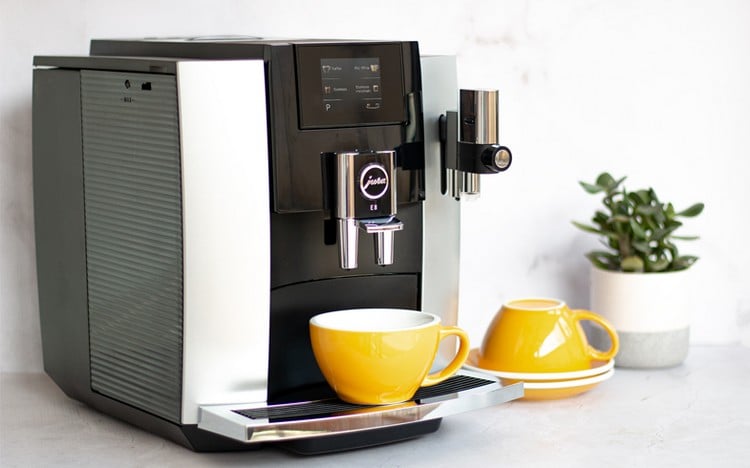 Kaffeevollautomat freistehend in die Küche integrieren