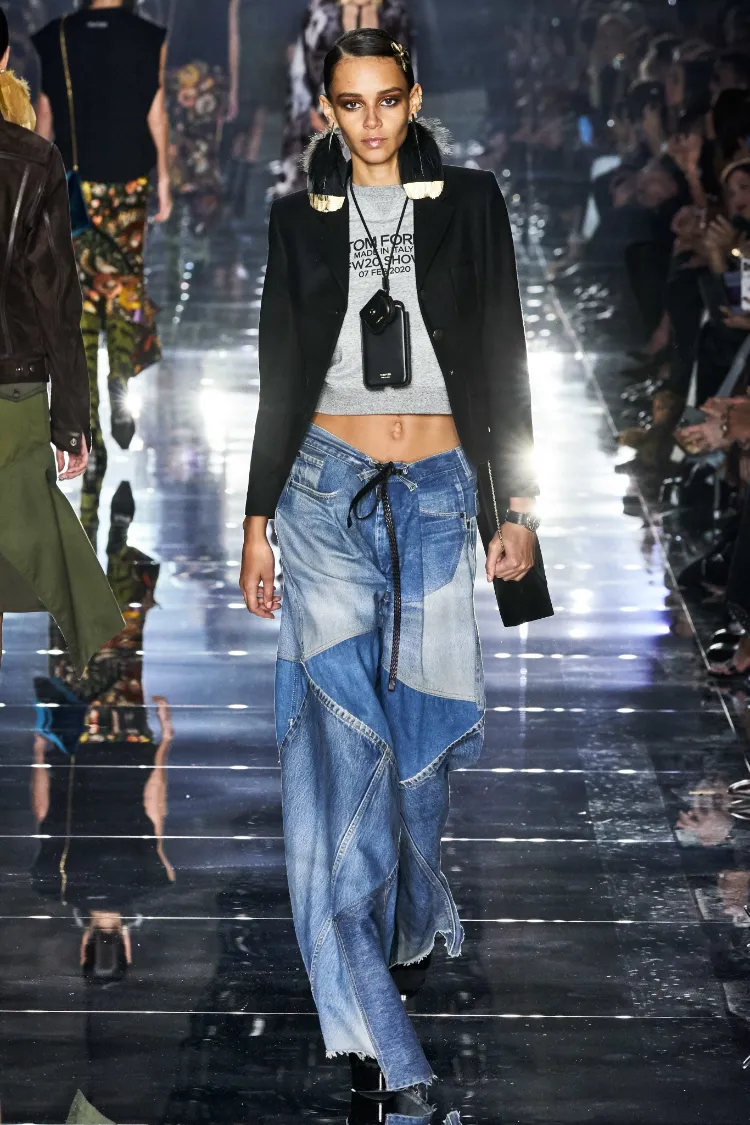 Low Rise Jeans kombinieren Hosentrends 2022 Frühling Outfits Ideen