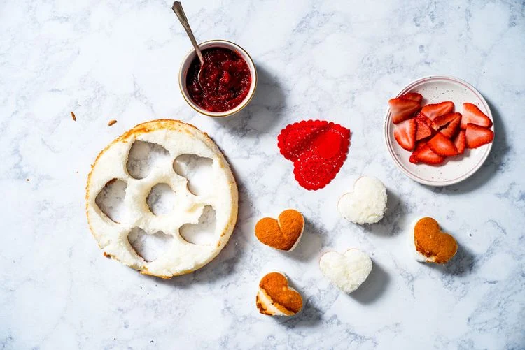 Mini Herzkuchen selber machen mit Erdbeeren