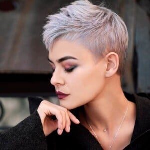 Pixie Cut für graue Haare Trendfrisuren Frühjahr 2022