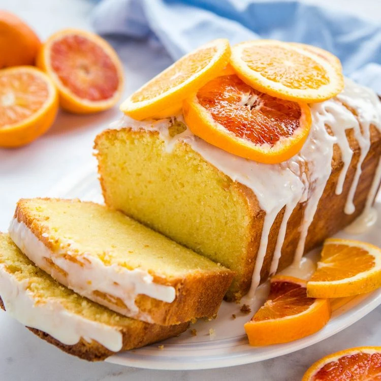 Saftiger Kastenkuchen mit Orangen und Glasur