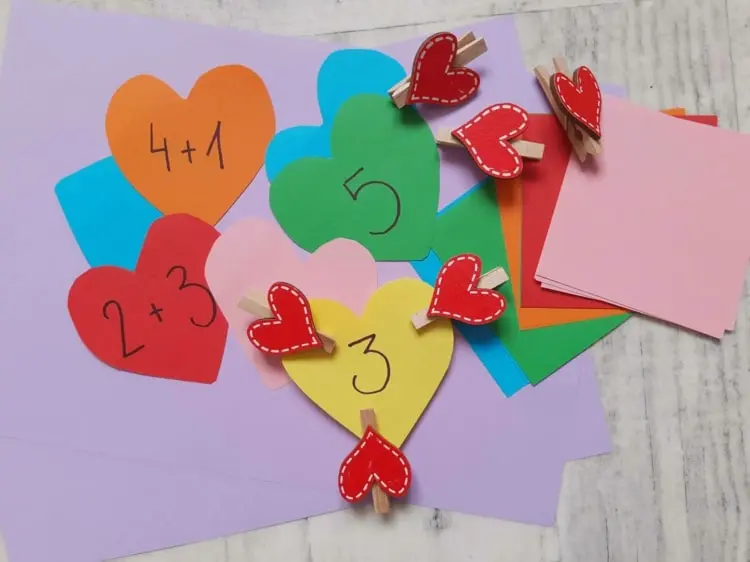 Spiel zum Valentinstag basteln - Ideen mit Herzen zum Zählen oder Rechnen lernen