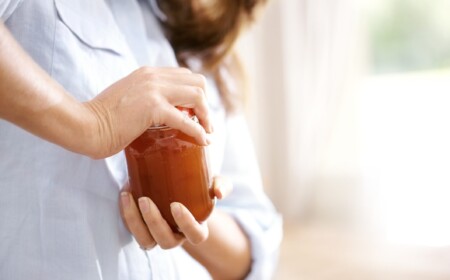 Wie ein Glas mühelos öffnen Tricks