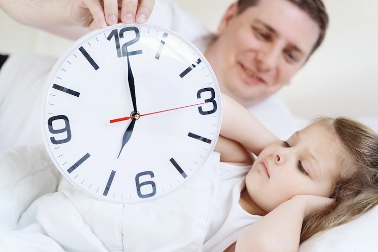 anpassung der schlafroutine bei kindern durch früheres wecken