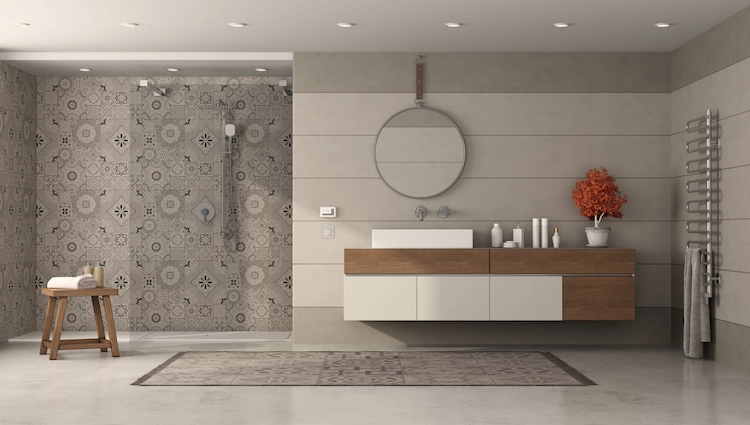 gemusterte wände und moderne elemente als aktuelle badezimmer trends 2022