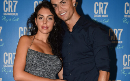 fußballstar cristiano ronaldo mit seiner argentinischen ehefrau und model auf dem roten teppich