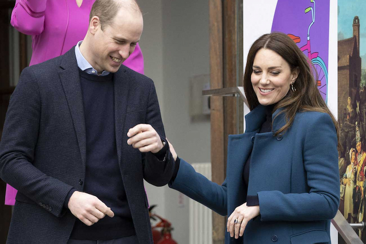 prinzenpaar kate und william bei einem besuch des foundling museums bezüglich wohltätigkeitsarbeit