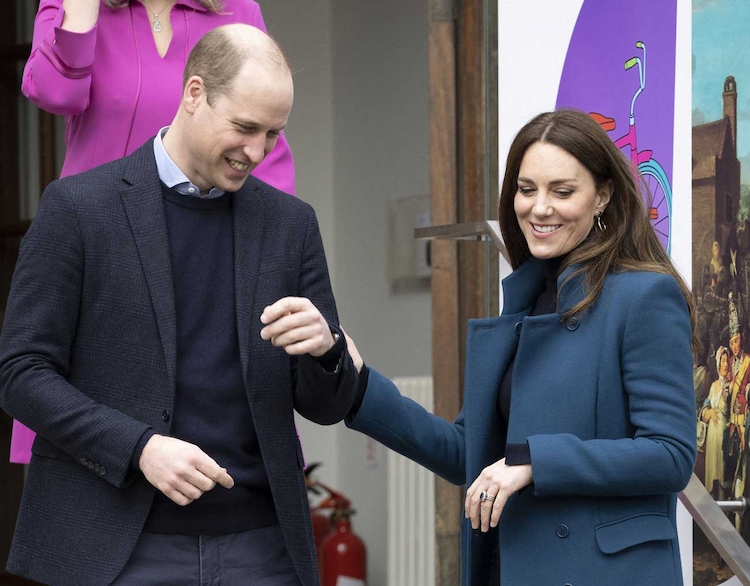 prinzenpaar kate und william bei einem besuch des foundling museums bezüglich wohltätigkeitsarbeit