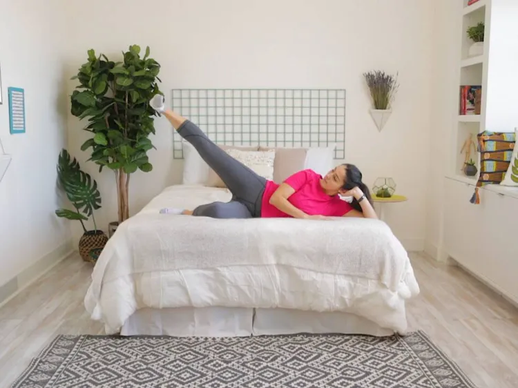seitliches Beinheben mit Eigengewicht 5 Minuten Workout im Bett