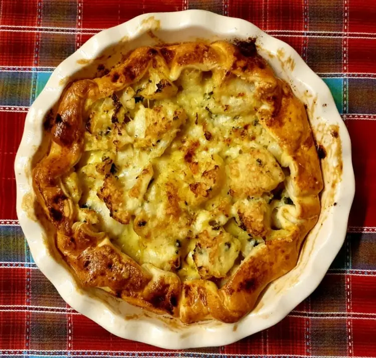 Cauliflower pie with curry, coconut milk, Emmental and Parmesan
