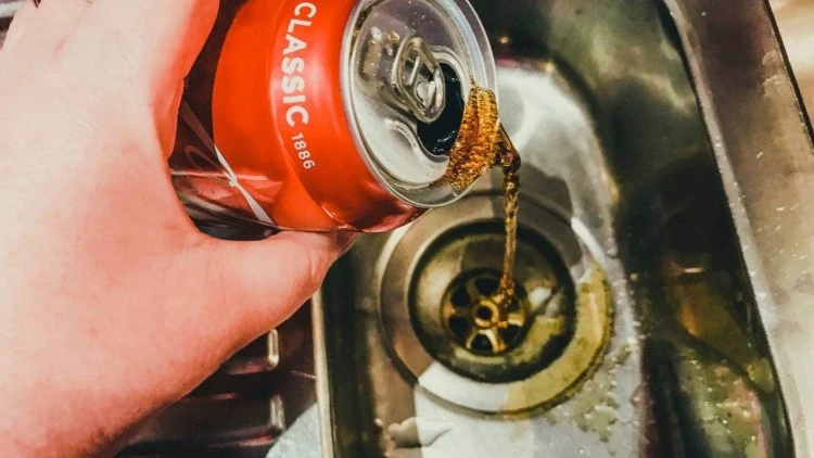 Cola gegen Rohrverstopfungen verwenden Tipps