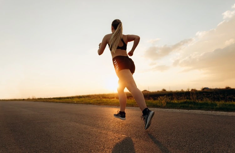 Das Laufbandtraining stärkt die Gesäß- und Kniesehnenmuskulatur
