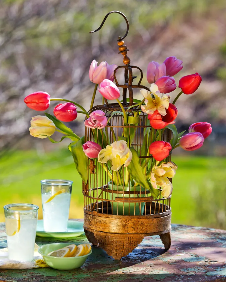 Frühlingsdeko mit Tulpen selber machen Ostern Tischdeko Ideen