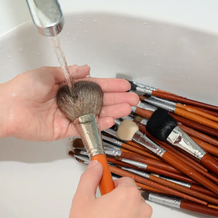 Make up Pinsel Reinigen Babyshampoo Hausmittel für saubere Makeup Pinsel