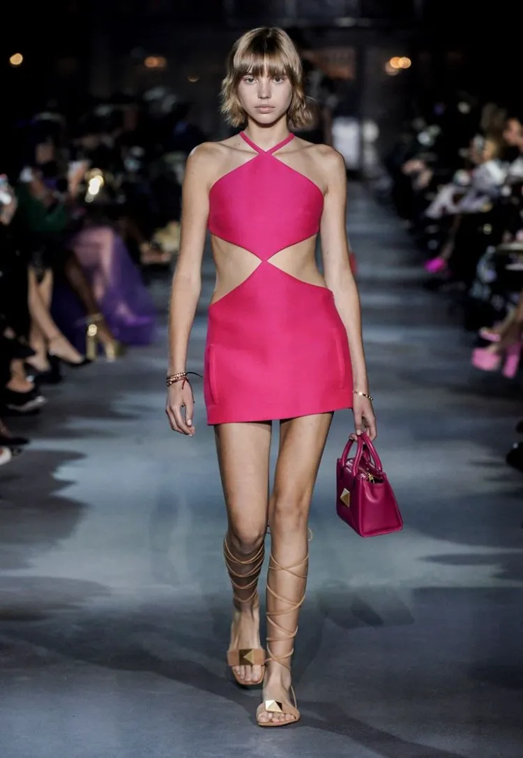 Minikleider Trend Frühling 2022 Kleider mit Cut Outs kombinieren