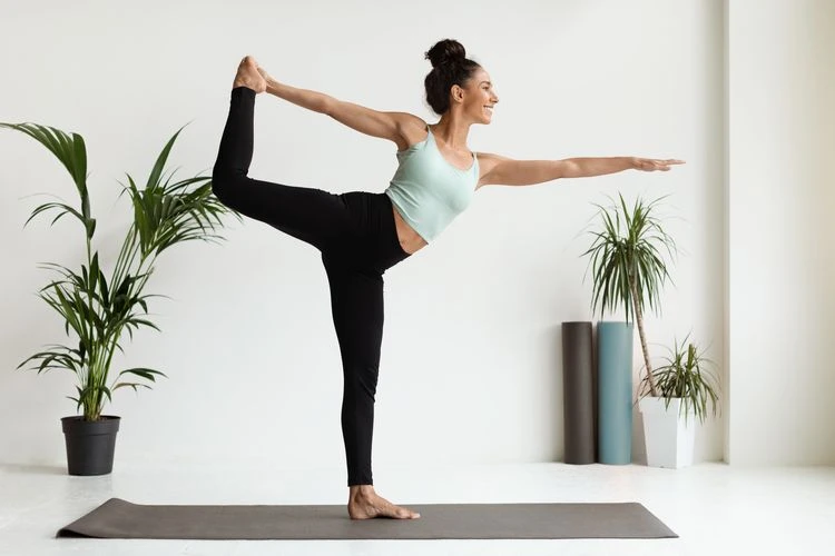 With Yoga for Home Fit in Winter Bleiben: