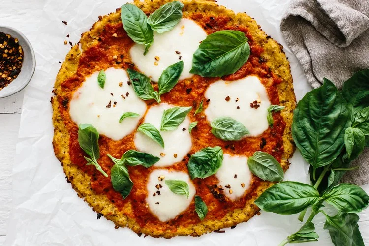 Pizzateig aus Blumenkohl ist für jede low-carb Diät geeignet