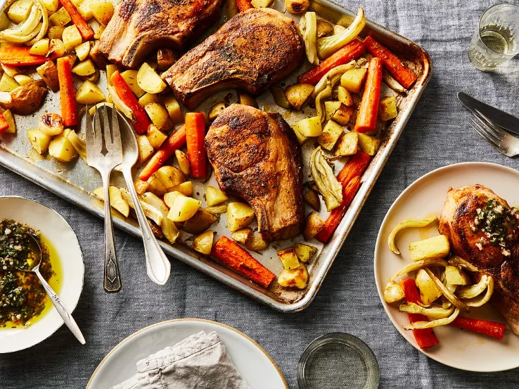 Schweinekoteletts mit Gemüse einfache Fleischgerichte aus dem Ofen