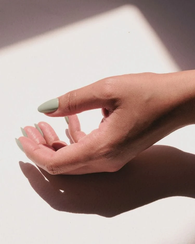 Soft Green Nails Trend 2022