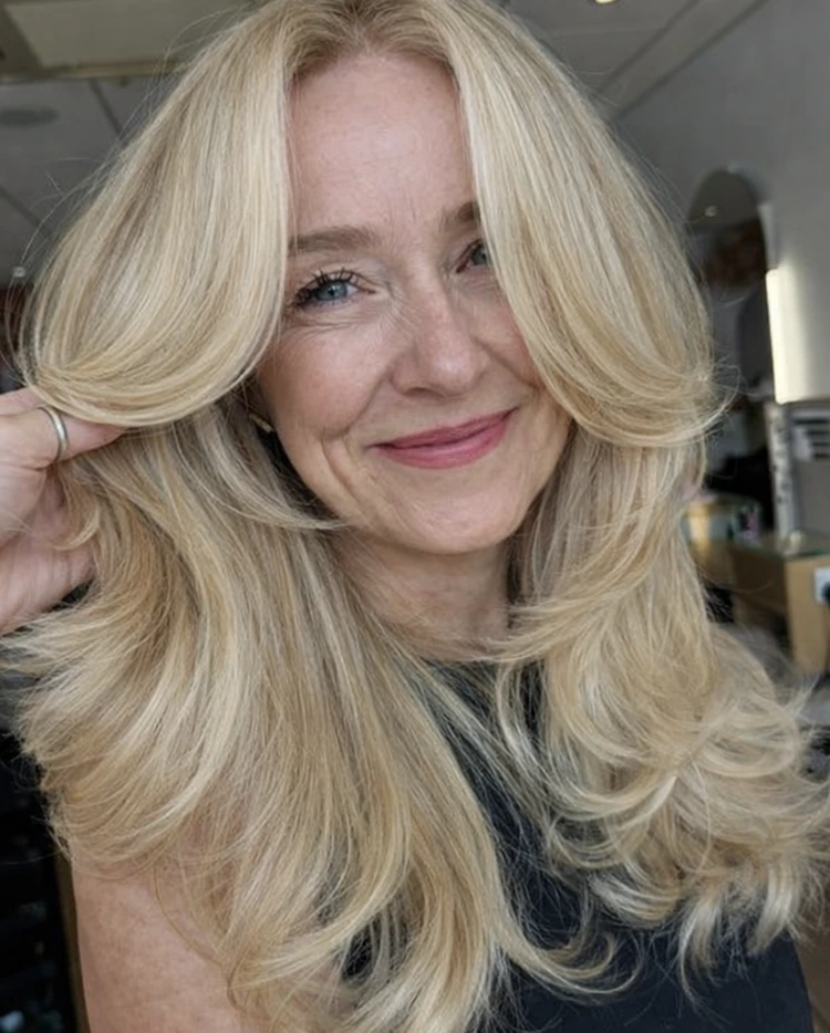 butterfly haircut in blond – luftiger stufenschnitt mit volumen