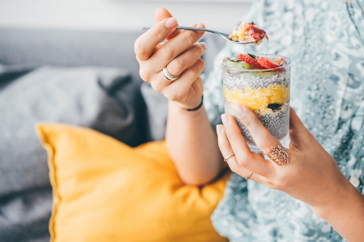 frühstück mit chia und kokos zum detox