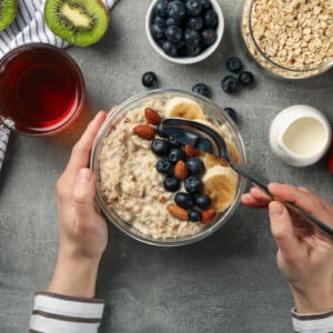 haferflockenbrei gesund mit lebensmitteln zum frühstück kombinieren
