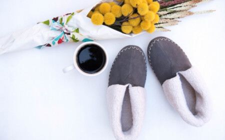 lammfell hausschuhe waschen und richtig pflegen