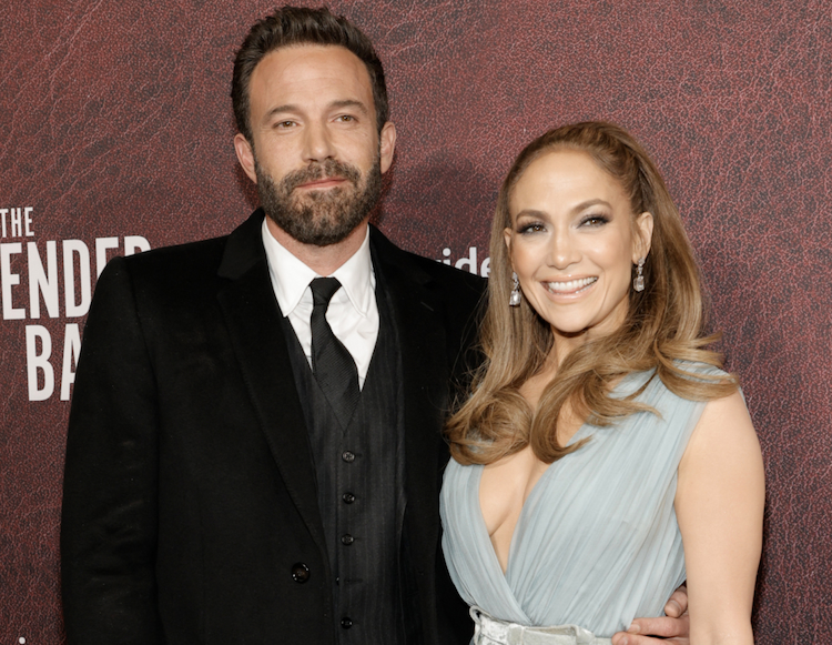 liebespaar bennifer glücklich zusammen und jennifer lopez stolz auf ben affleck