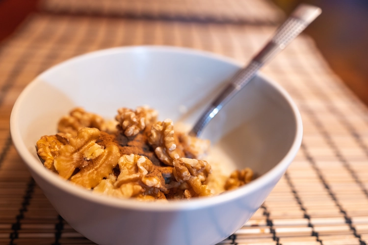 overnight oats als gesundes frühstück zum abnehmen mit haferflocken