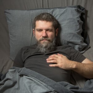 schlechter schlaf im zusammenhand mit höherem risiko für herzprobleme und herzrhythmusstörungen