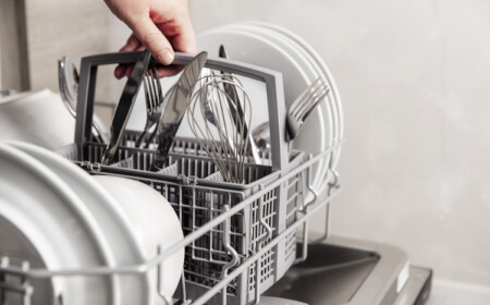 tiktok hack alufolie in spülmaschine silberbesteck glänzend aussehen lassen könnte