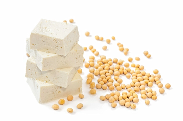 tofu aus soja als ersatz für tierisches protein für vegetarier