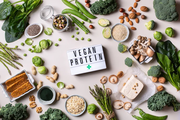 veganer und vegetarier können von zahlreichen pflanzlichen proteinquellen ihren proteinbedarf decken