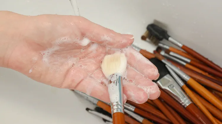 wie am besten Make up Pinsel reinigen Hausmittel gegen Akne
