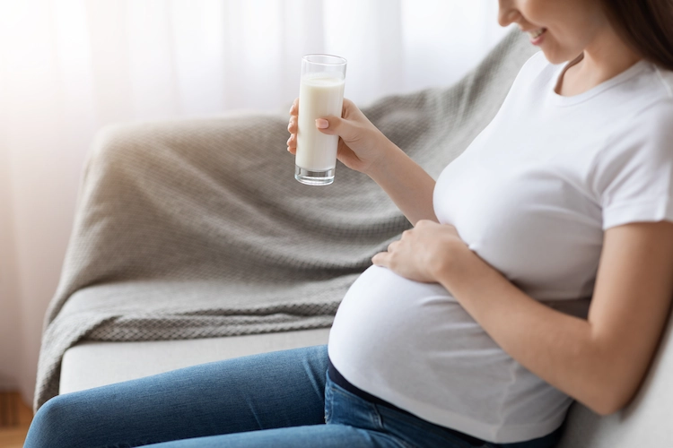wie viel protein am tag während der schwangerschaft das baby zum wachsen benötigt