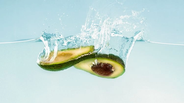 Avocado in Wasser lagern