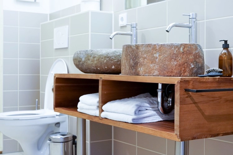 Badezimmer aufräumen - erstellen Sie einen Handtuch-Organisator