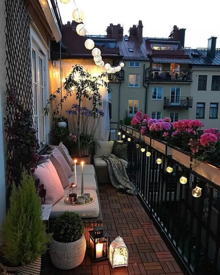 Balkon mit Lichtern gestalten - berücksichtigen Sie den Gesamtstil Ihres Hauses