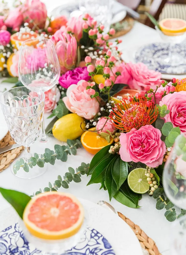 Blumen Tischdeko im Frühling Dekoideen mit Naturmaterialien zu Ostern