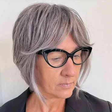 Bob Frisuren für dünnes Haar ab 50 mit Brille