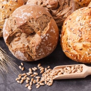 Brot ohne Mehl Rezept kalorienarme Haferflocken Brötchen mit Joghurt