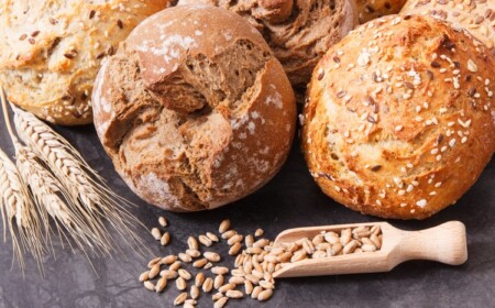 Brot ohne Mehl Rezept kalorienarme Haferflocken Brötchen mit Joghurt