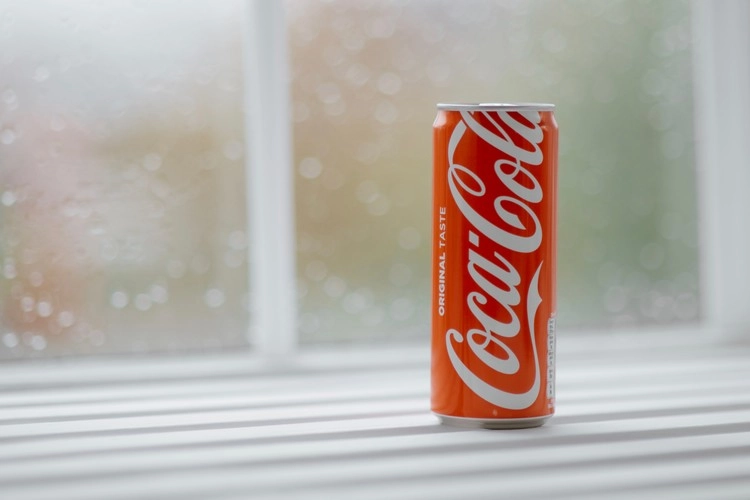 Der Säuregehalt der Cola kann Kalk entfernen