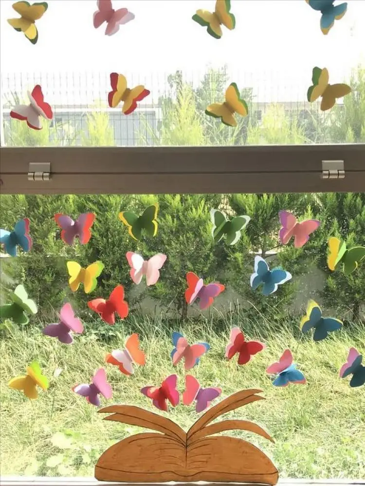 Fensterdeko aus Papier-Schmetterlinge für den Frühling